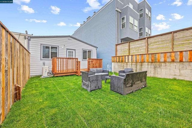 390 Guttenberg St, Daly City, CA 94014