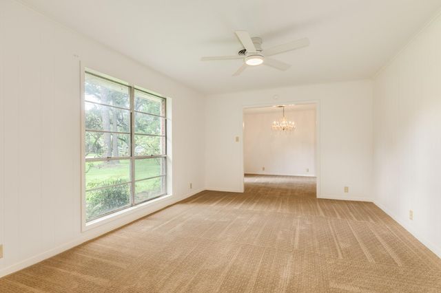 120 Southern Oaks Drive, Lake Jackson, TX 77566
