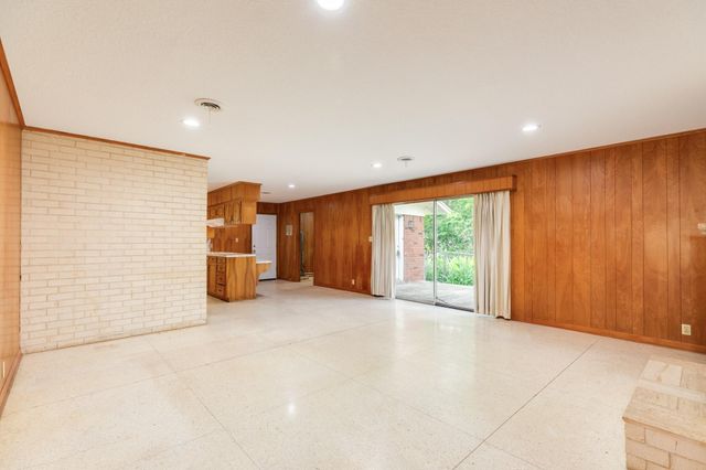 120 Southern Oaks Drive, Lake Jackson, TX 77566