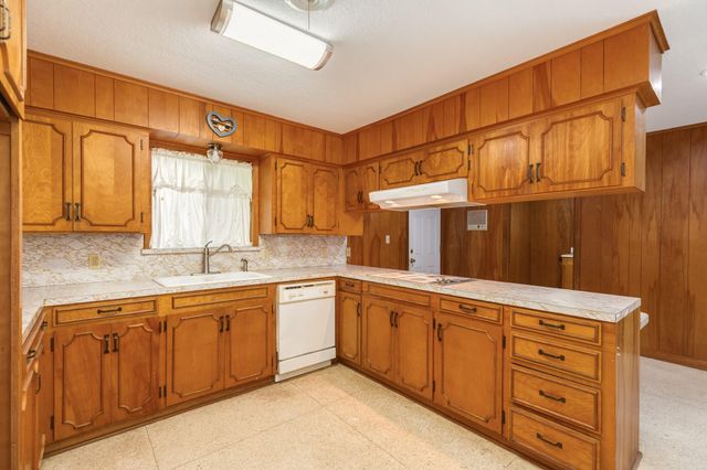 120 Southern Oaks Drive, Lake Jackson, TX 77566
