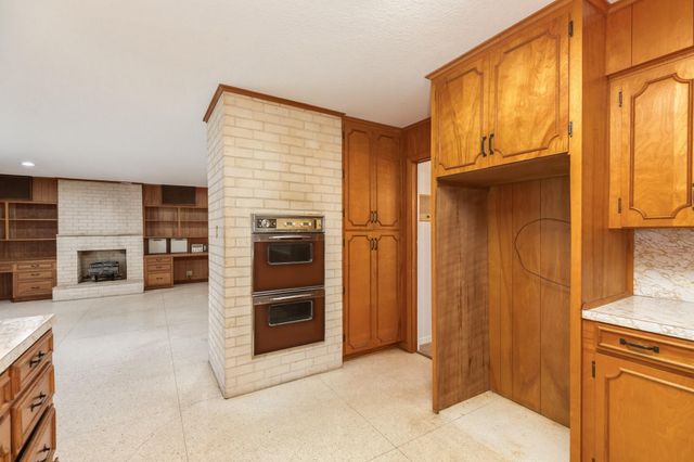 120 Southern Oaks Drive, Lake Jackson, TX 77566