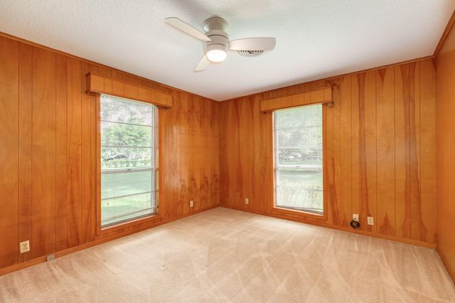 120 Southern Oaks Drive, Lake Jackson, TX 77566