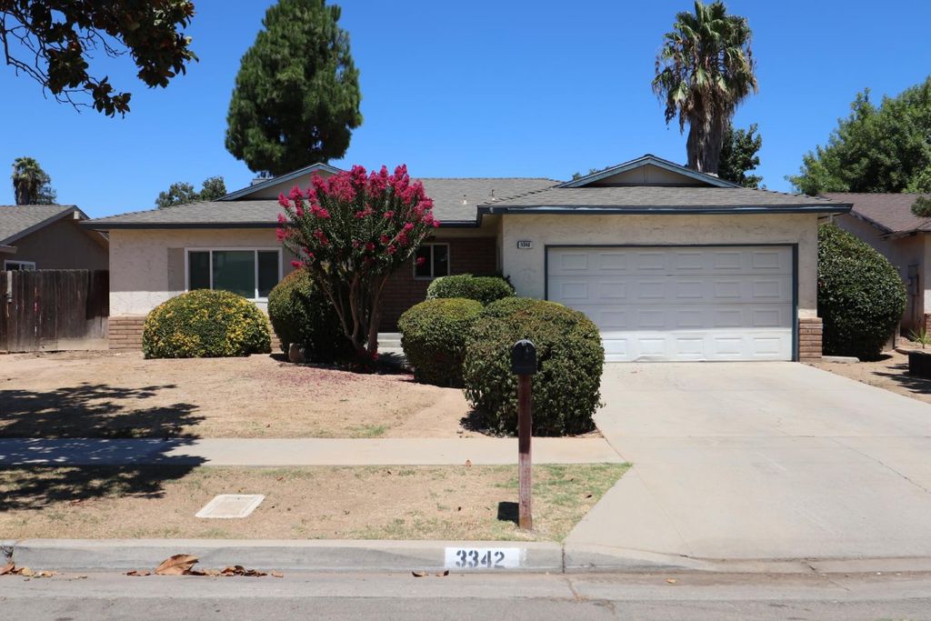 Image 1 of property listing at 3342 W Oswego, Fresno, CA 93711