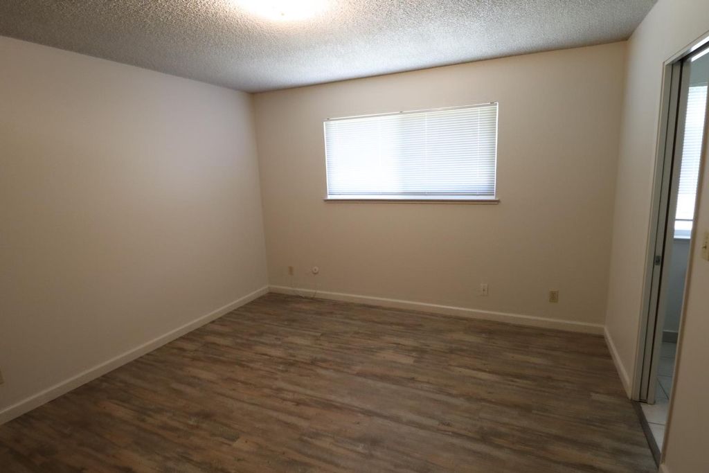 Image 14 of property listing at 3342 W Oswego, Fresno, CA 93711