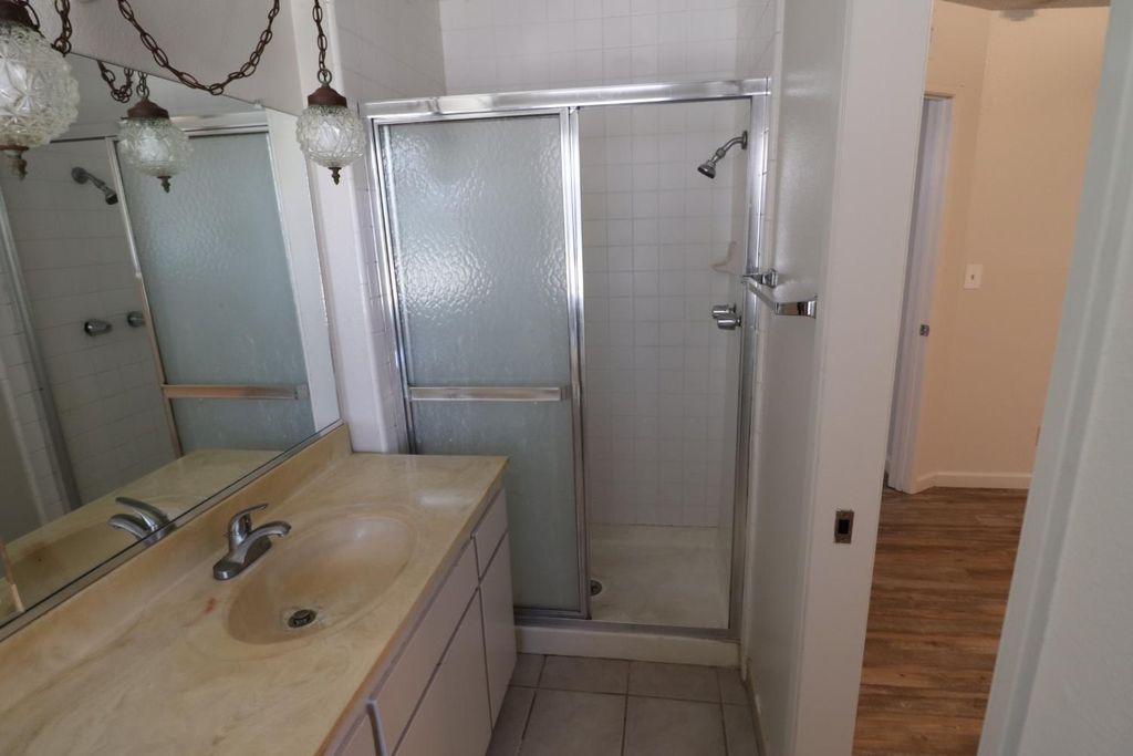 Image 15 of property listing at 3342 W Oswego, Fresno, CA 93711