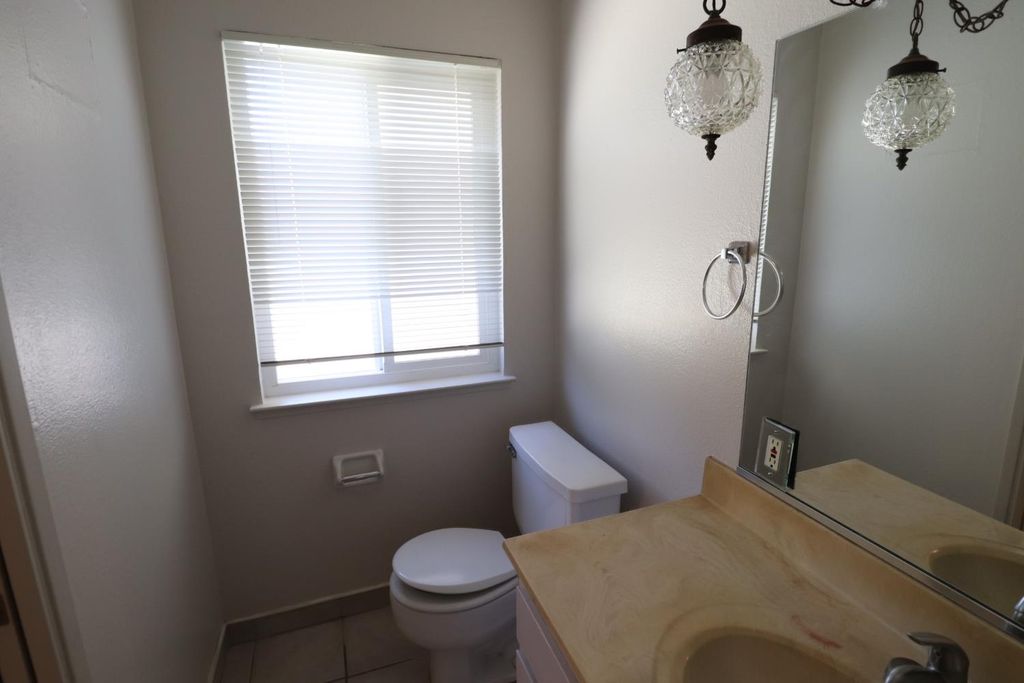 Image 16 of property listing at 3342 W Oswego, Fresno, CA 93711