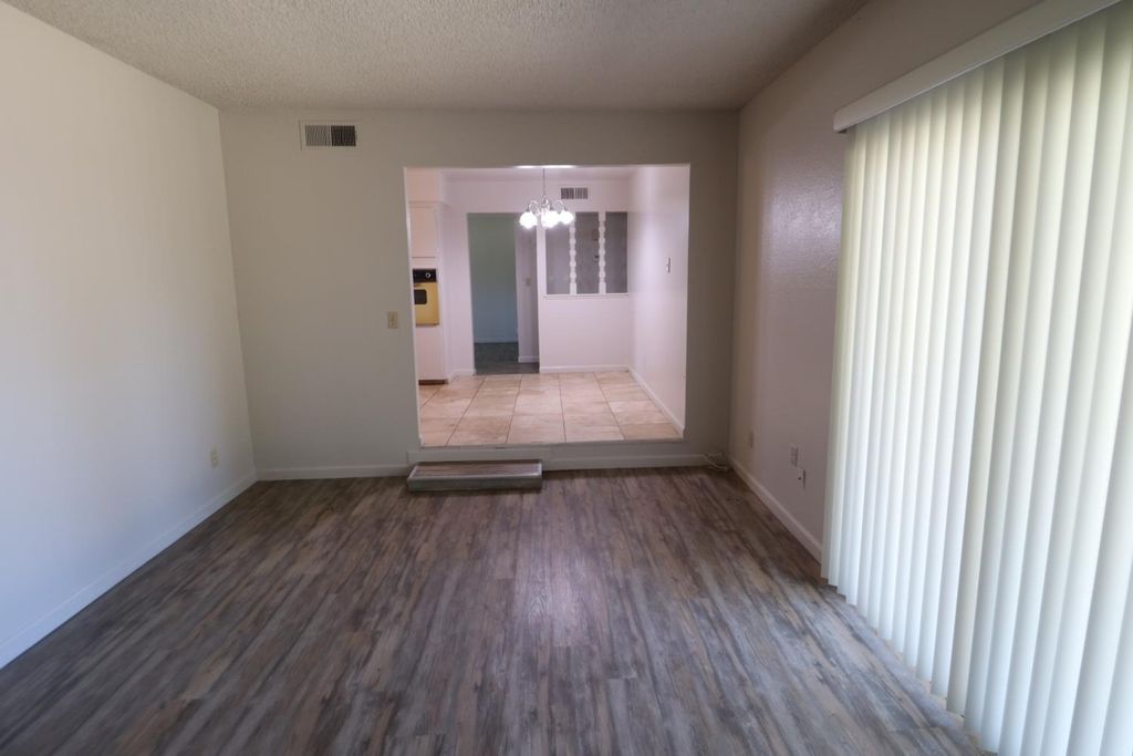 Image 17 of property listing at 3342 W Oswego, Fresno, CA 93711