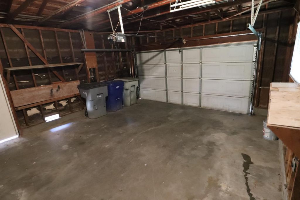 Image 18 of property listing at 3342 W Oswego, Fresno, CA 93711
