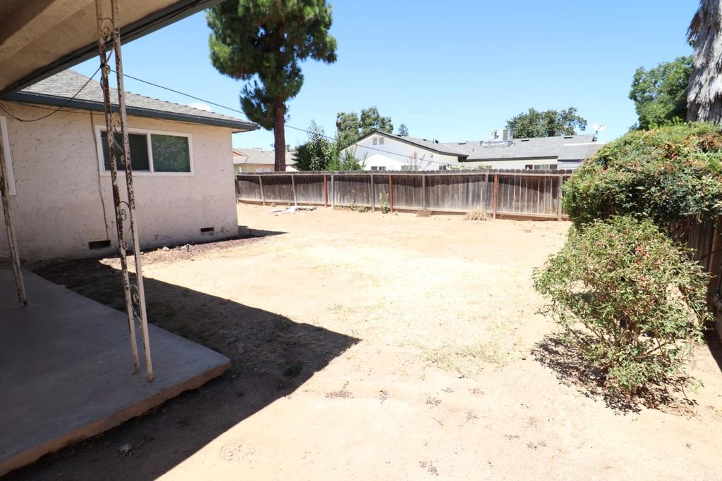 Image 19 of property listing at 3342 W Oswego, Fresno, CA 93711