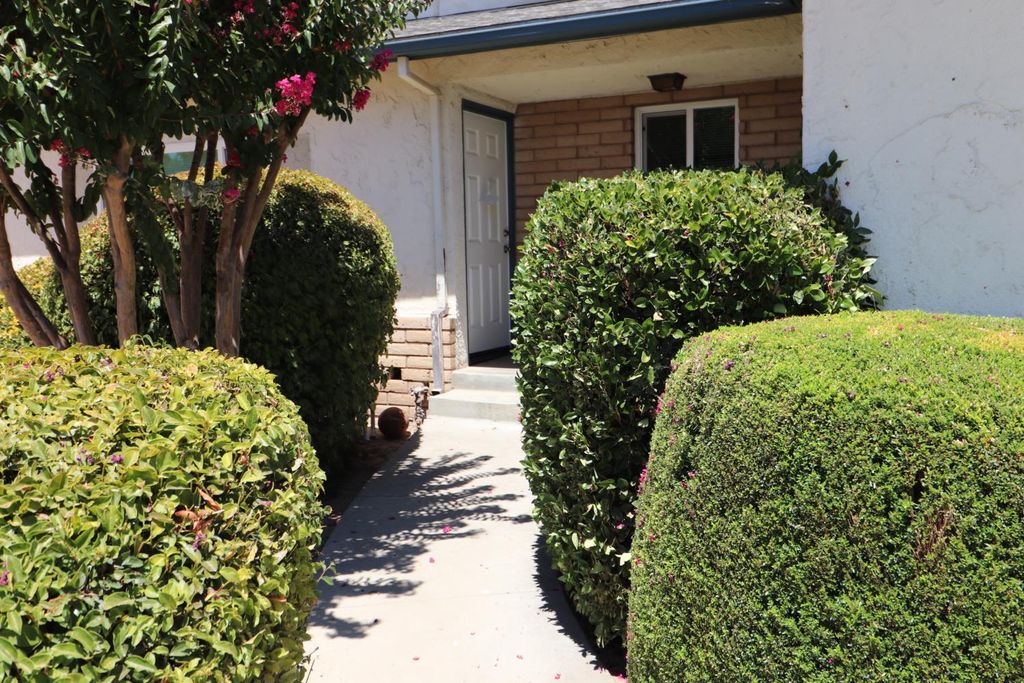 Image 2 of property listing at 3342 W Oswego, Fresno, CA 93711