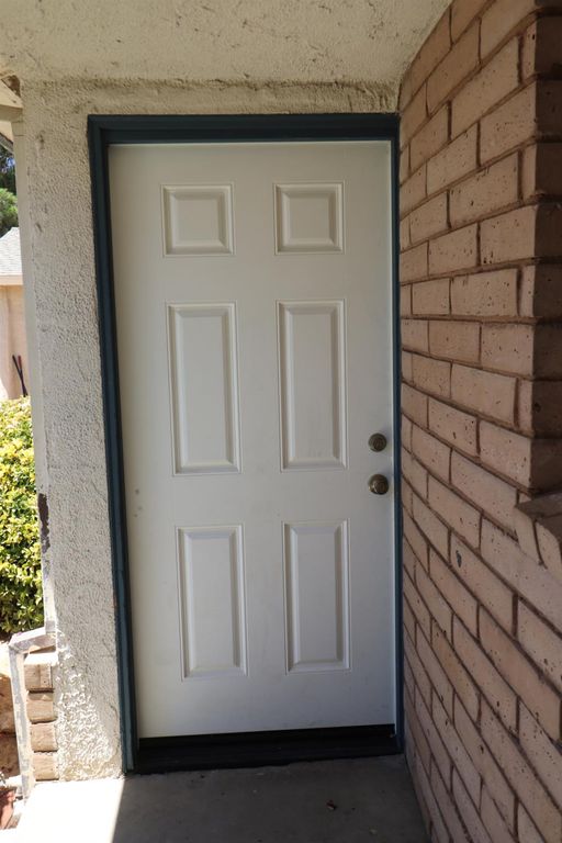 Image 3 of property listing at 3342 W Oswego, Fresno, CA 93711
