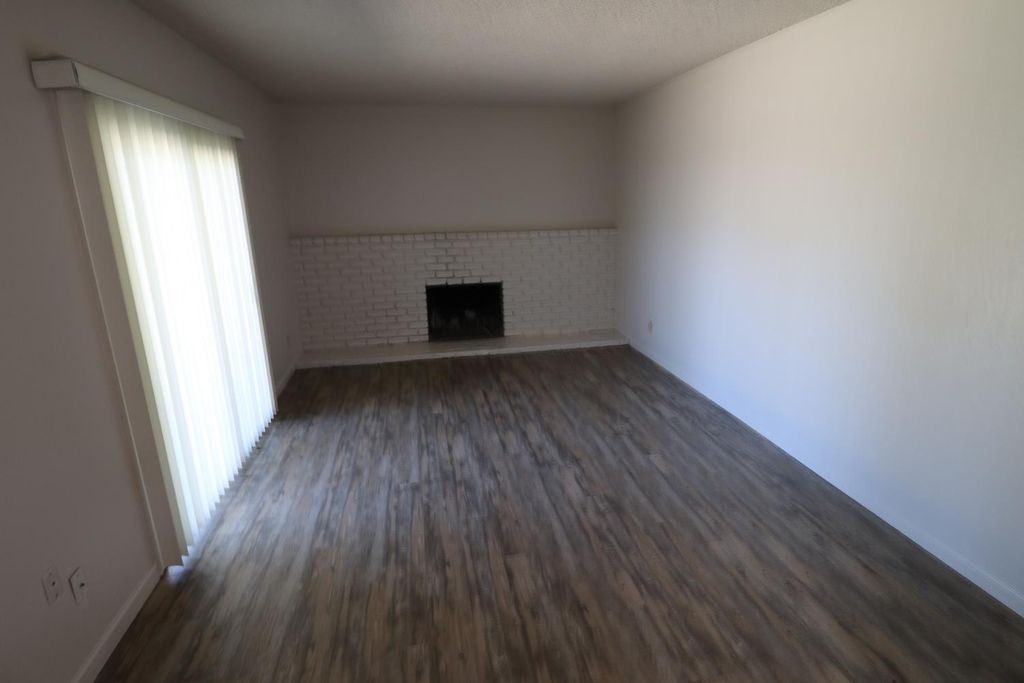 Image 9 of property listing at 3342 W Oswego, Fresno, CA 93711