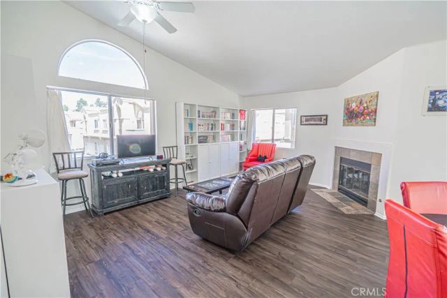 18834 Vista Del Canon H, Newhall, CA 91321