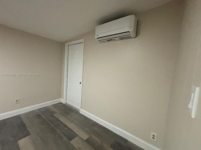 3033 NW 43rd Ave 106, Lauderdale Lakes, FL 33313