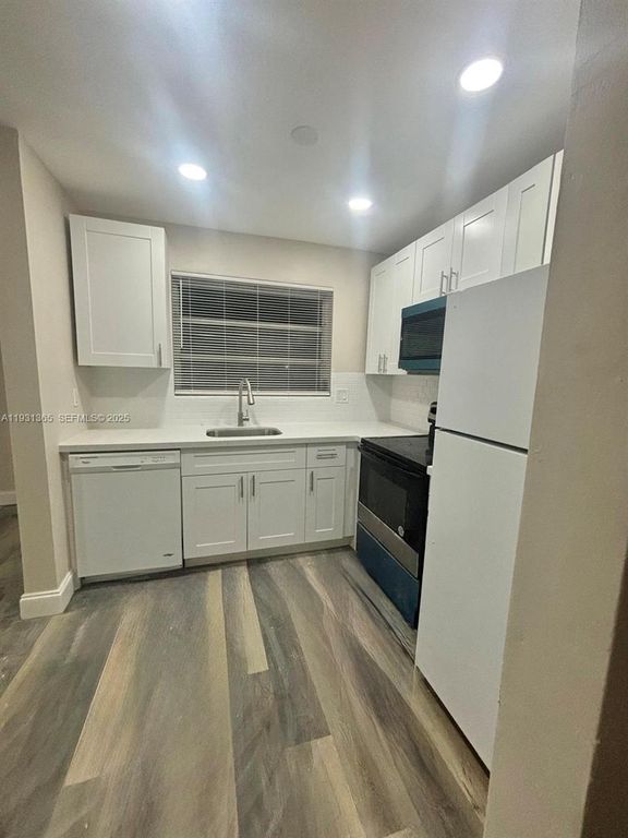 3033 NW 43rd Ave 106, Lauderdale Lakes, FL 33313