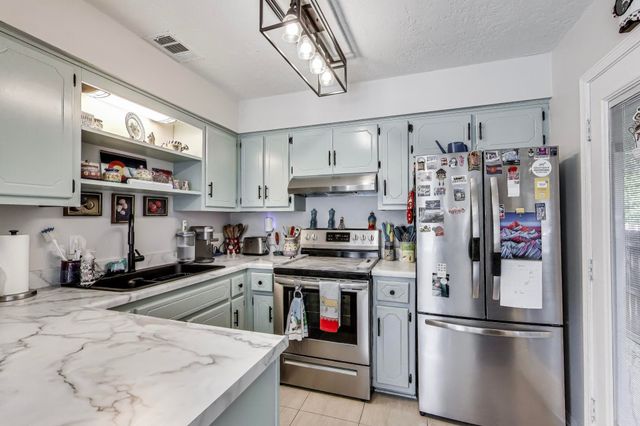 104 Fairoaks Drive, Crestview, FL 32539