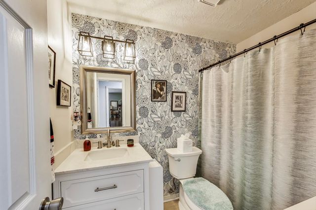 104 Fairoaks Drive, Crestview, FL 32539