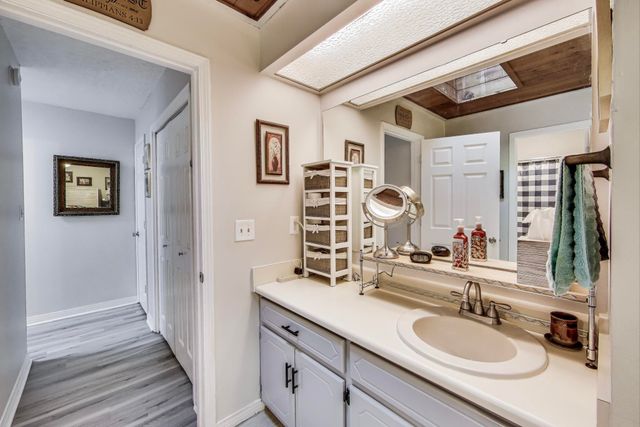 104 Fairoaks Drive, Crestview, FL 32539