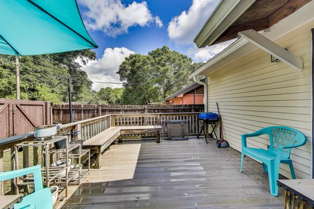 104 Fairoaks Drive, Crestview, FL 32539