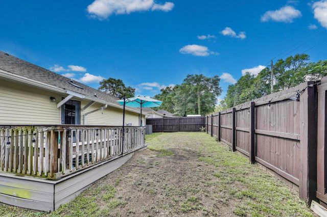 104 Fairoaks Drive, Crestview, FL 32539