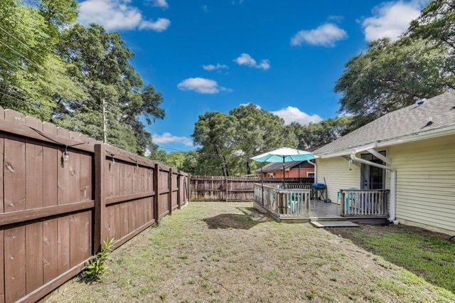 104 Fairoaks Drive, Crestview, FL 32539