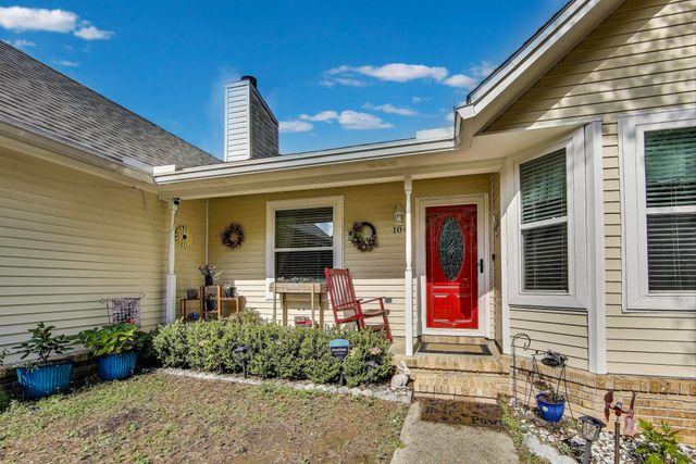 104 Fairoaks Drive, Crestview, FL 32539