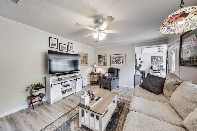 104 Fairoaks Drive, Crestview, FL 32539