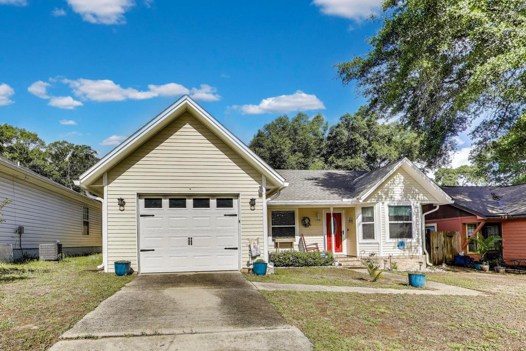 104 Fairoaks Drive, Crestview, FL 32539