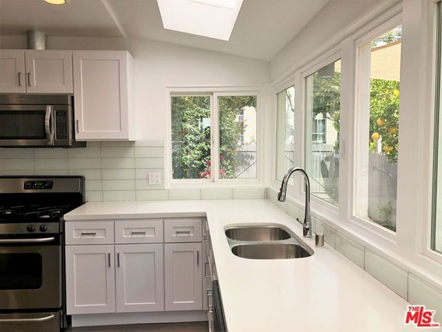 8538 W West Knoll Drive, West Hollywood, CA 90069