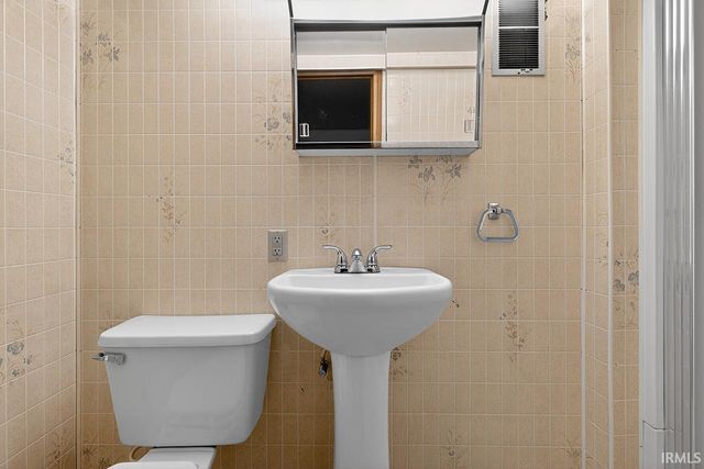 1205 West Avenue, Goshen, IN 46526