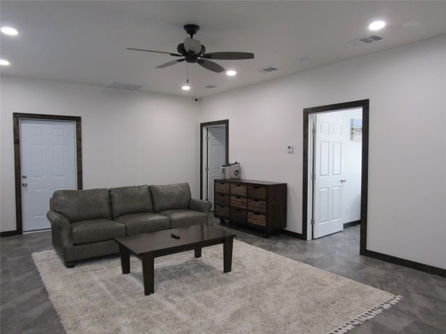 1324 N Main Street, Paris, TX 75460