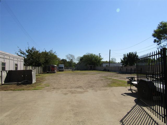 1324 N Main Street, Paris, TX 75460