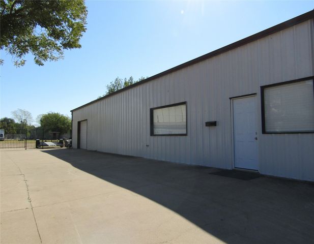 1324 N Main Street, Paris, TX 75460