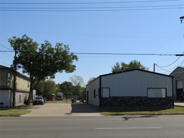 1324 N Main Street, Paris, TX 75460