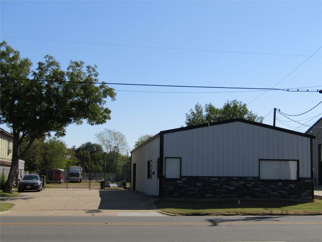1324 N Main Street, Paris, TX 75460
