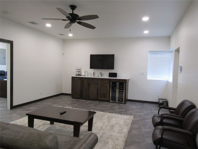 1324 N Main Street, Paris, TX 75460