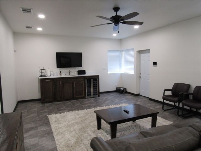 1324 N Main Street, Paris, TX 75460