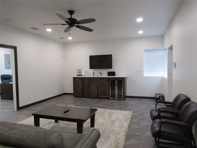 1324 N Main Street, Paris, TX 75460