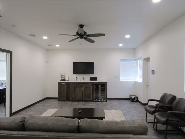 1324 N Main Street, Paris, TX 75460