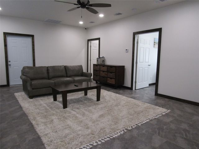 1324 N Main Street, Paris, TX 75460