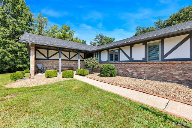 2 Bridal Oak Court, O'fallon, MO 63366