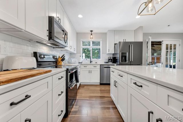 2 Bridal Oak Court, O'fallon, MO 63366