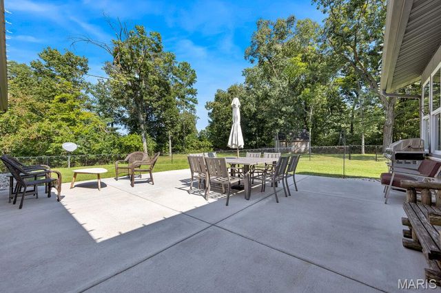 2 Bridal Oak Court, O'fallon, MO 63366