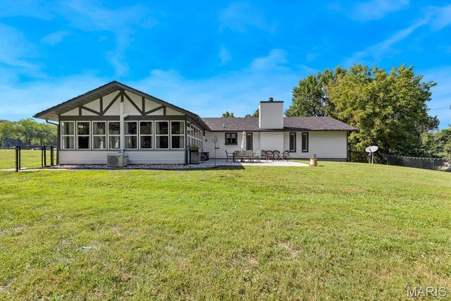 2 Bridal Oak Court, O'fallon, MO 63366
