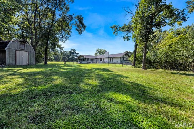 2 Bridal Oak Court, O'fallon, MO 63366