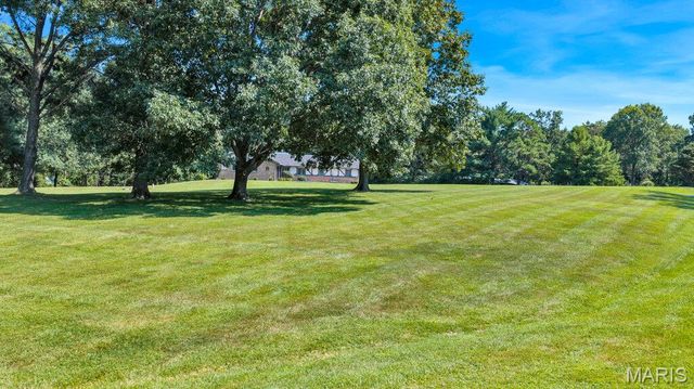 2 Bridal Oak Court, O'fallon, MO 63366