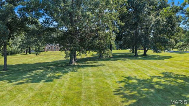 2 Bridal Oak Court, O'fallon, MO 63366