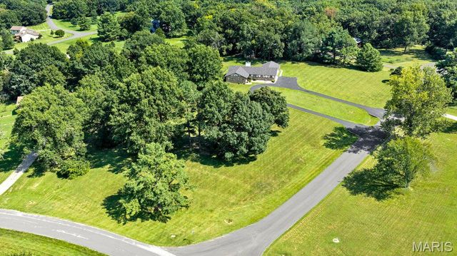 2 Bridal Oak Court, O'fallon, MO 63366