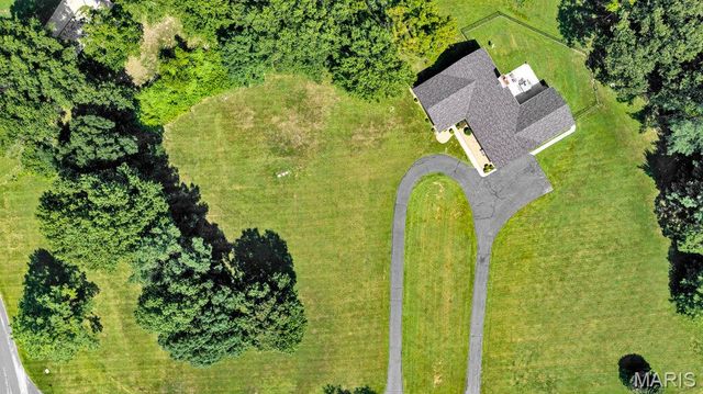 2 Bridal Oak Court, O'fallon, MO 63366