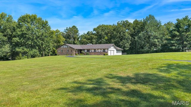 2 Bridal Oak Court, O'fallon, MO 63366
